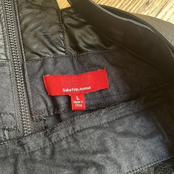 RED SAKS FIFTH AVENUE vegan leather shorts overalls size large - Picture 7 of 9